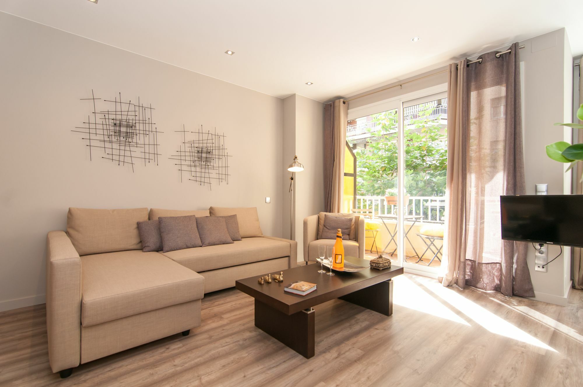 Montaber Apartments - Sagrada Familia Барселона Екстериор снимка